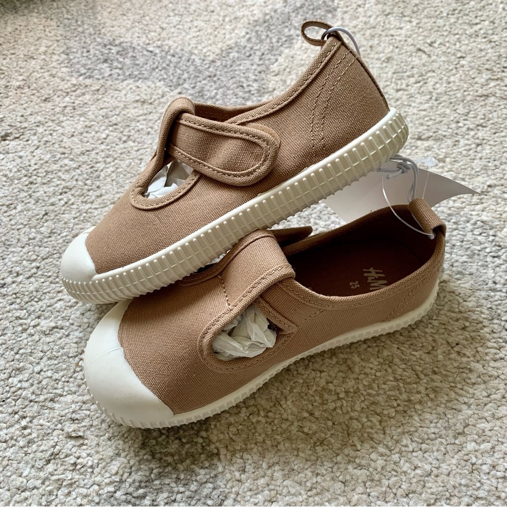 NWT! H&M Tan Sneaker Sandals
